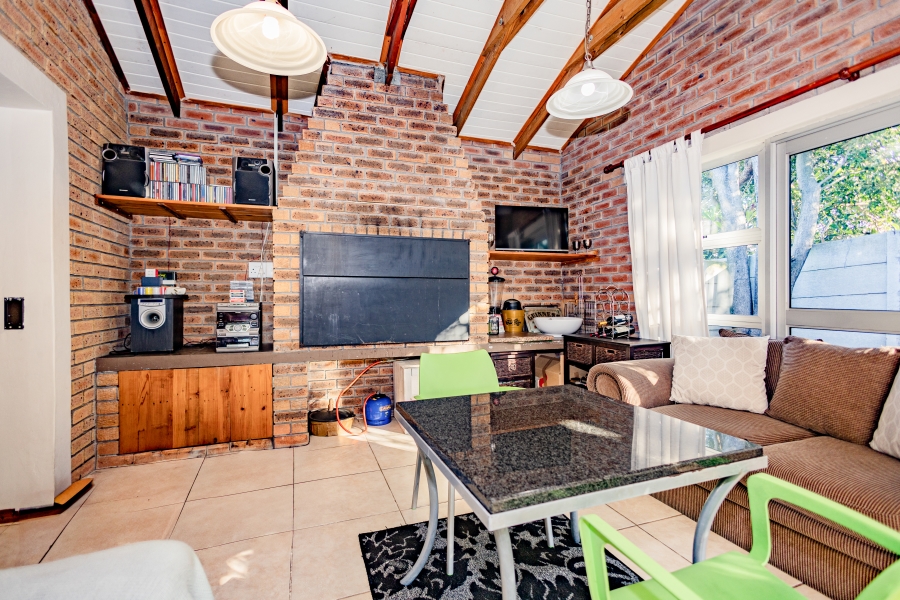 2 Bedroom Property for Sale in Oakglen Western Cape